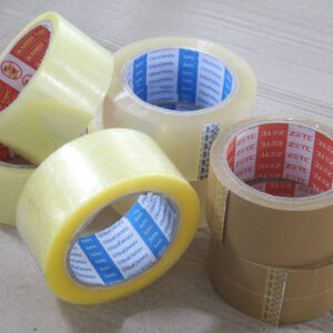 Băng dính đóng hàng. Khổ cuộn: 2.4cm. Khối lượng: 0.5kg/cuộn. Màu sắc: Trắng trong