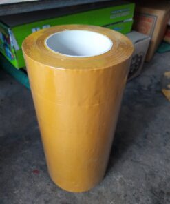 Băng dính đóng hàng. Khổ cuộn: 4cm. Khối lượng: 0.5kg/cuộn. Màu sắc: Vàng đậm