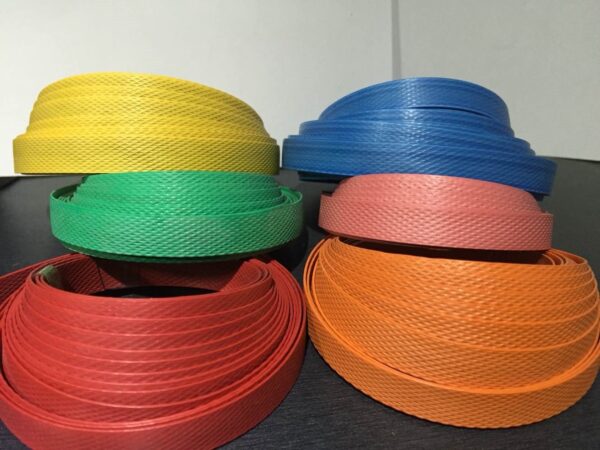 Dây đai nhựa PP. Hàng phổ thông. Bản rộng: 16 mm. Độ dày: 1 mm. Định lượng: 10kg/cuộn. Đủ màu