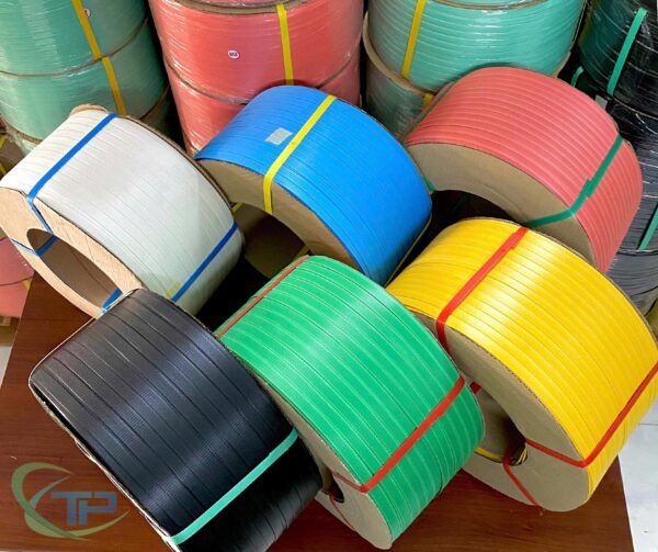 Dây đai đóng hàng PP. Hàng phổ thông. Bản rộng: 12 mm. Độ dày: 1 mm. Định lượng: 10kg/cuộn. Đủ màu