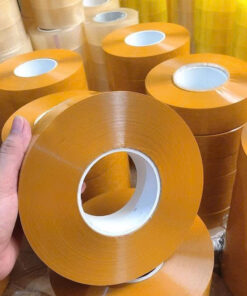 Băng dính đóng hàng. Khổ cuộn: 3.5cm. Khối lượng: 0.5kg/cuộn. Màu sắc: Vàng đậm