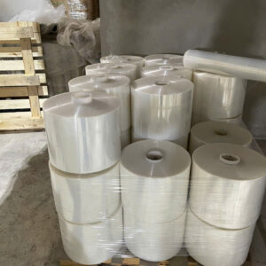 Màng PE quấn máy. Khổ cuộn: 50cm. Trọng lượng: 35kg/cuộn. Màu sắc: Trong suốt