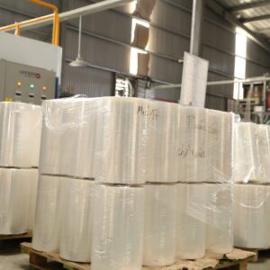 Màng Co Bọc Hàng PE. Khổ cuộn: 50cm. Trọng lượng: 4kg/cuộn. Màu sắc: Trong suốt